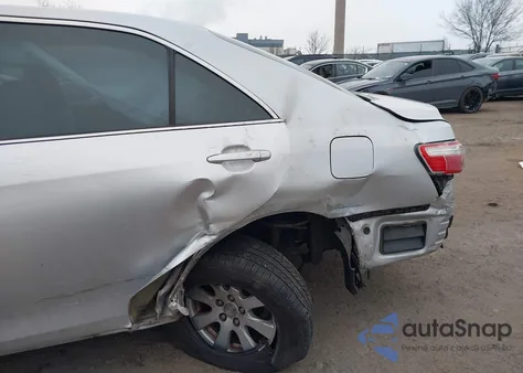 2009 Toyota Camry Xle z USA, uszkodzony, nr VIN 4T1BE46K59U890930